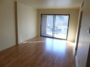 5849 Library Rd APT 306, Bethel Park, PA 15102