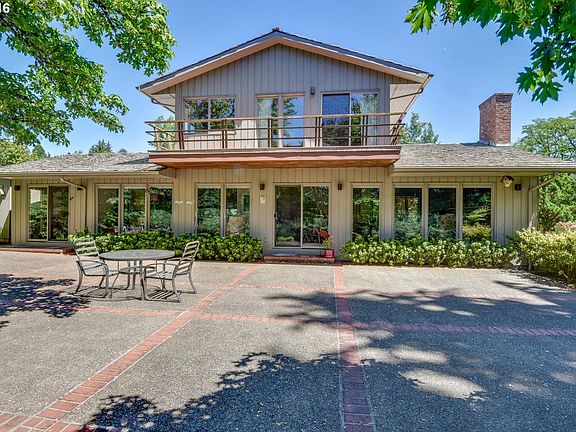 3rd image of 19245 SE River Drive Ct