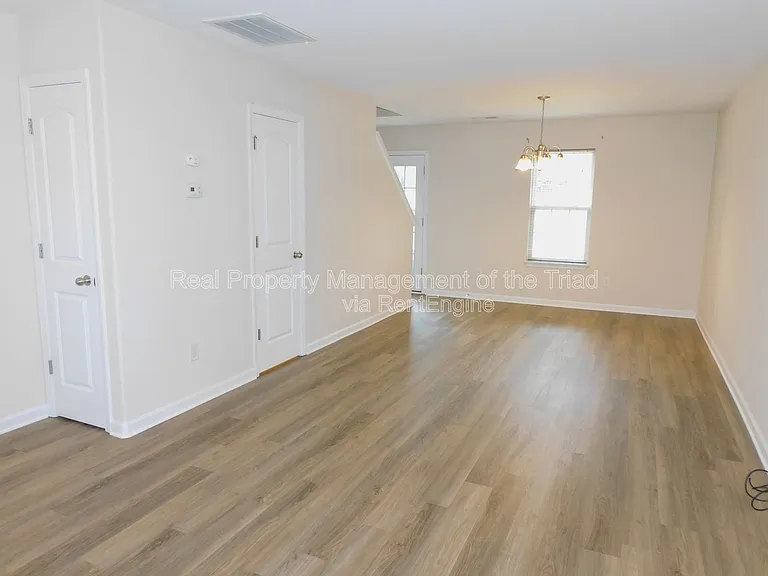 1475 Worchester St — Photo 3