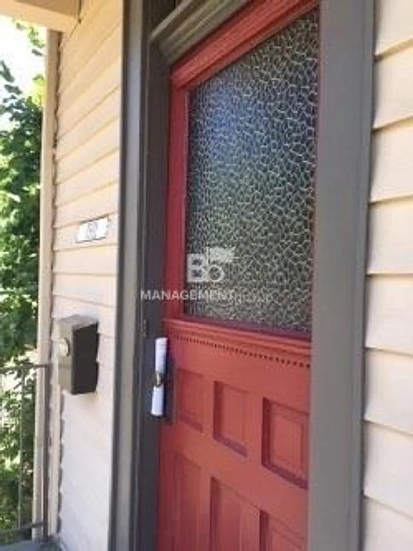 Close in SE Portland/Brooklyn Neighborhood Loaded with Old World Charm! — Photo 3
