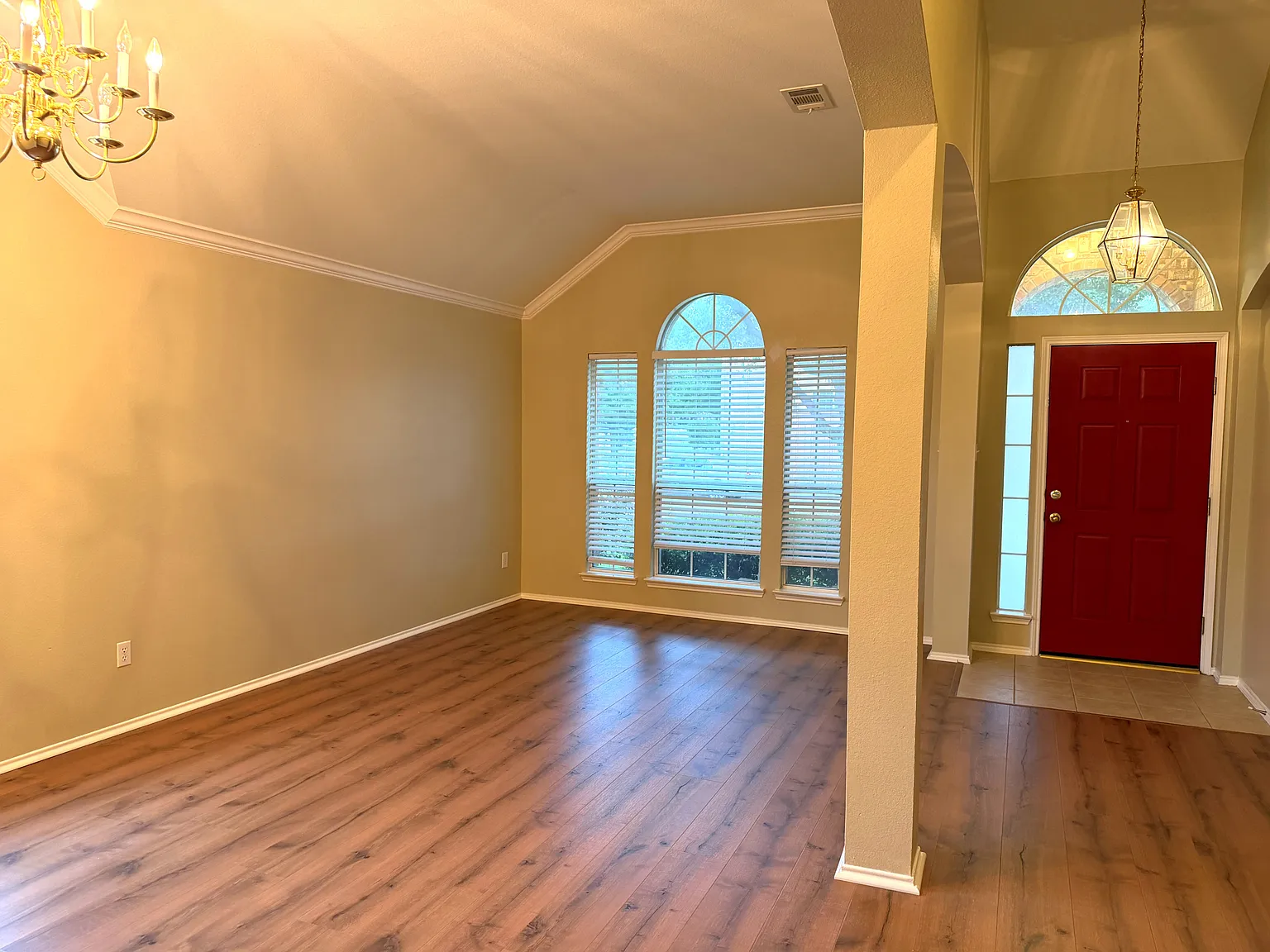 4 bed, 2522 sqft, $2,750 — Photo 4