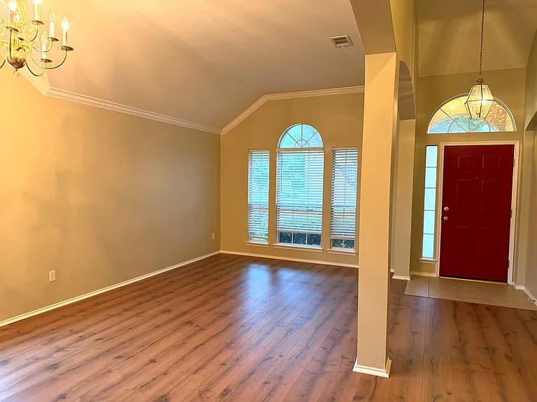 1630 Lagonda Ln — Photo 4