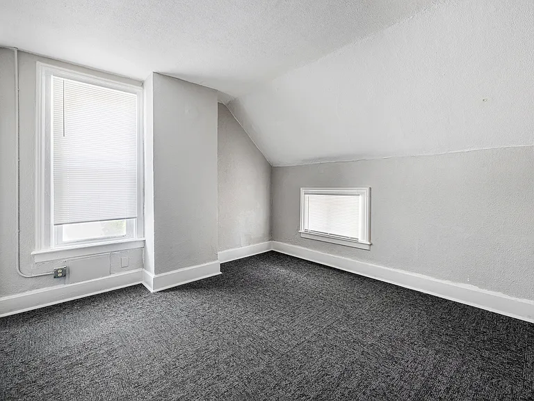 215 E South St — Photo 14