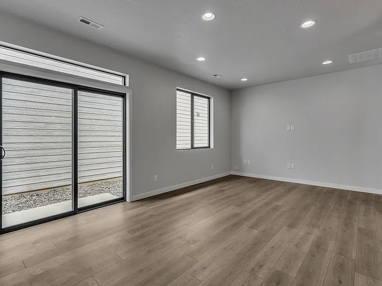 2919 N Phoenix Ln — Photo 8