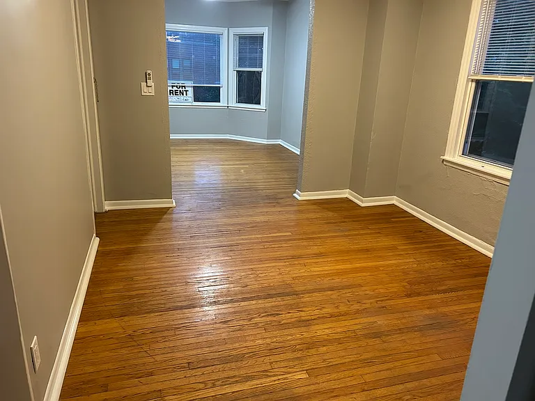 2101 W Montrose Ave #2 — Photo 10