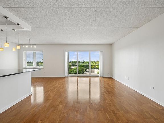 3rd image of 5555 N Cumberland Ave Unit 710