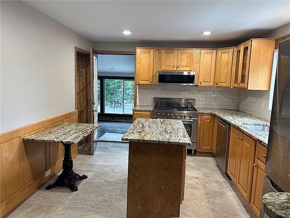 4th image of 1810 Woodland Dr