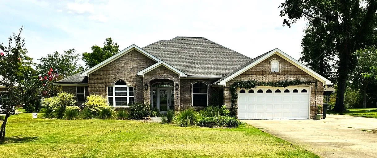 4 bed, 2321 sqft, $3,000 — Photo 1