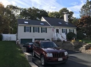 135 Hummingbird Ln, Taunton, MA 02780