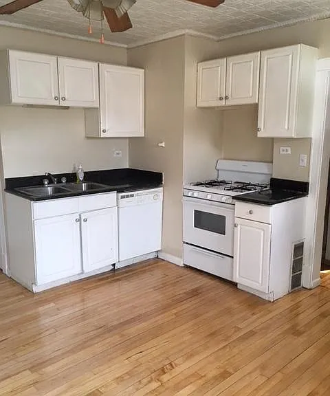 1911 W Eddy St #3 — Photo 10