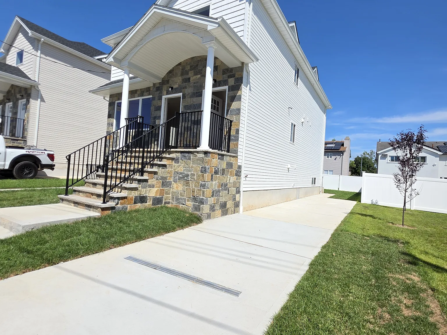 4 bed, 2600 sqft, $3,800 — Photo 4