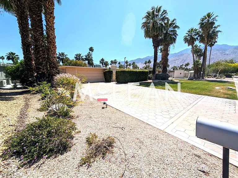 2737 E Plaimor Ave — Photo 9