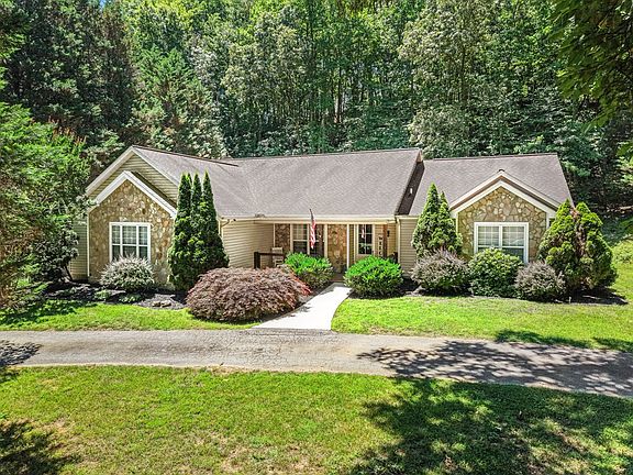 3rd image of 418 Heatherstone Dr