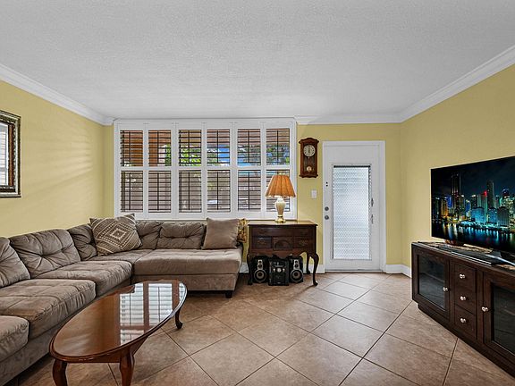 3rd image of 9121 Sunrise Lakes Boulevard #106
