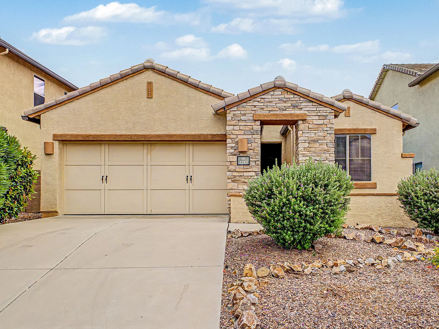 3 bed, 2100 sqft, $2,595 — Photo 2
