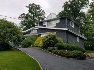 21 Stoneham Dr, Livingston, NJ 07039