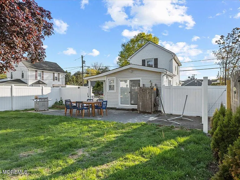 543 Springdale Ave — Photo 32