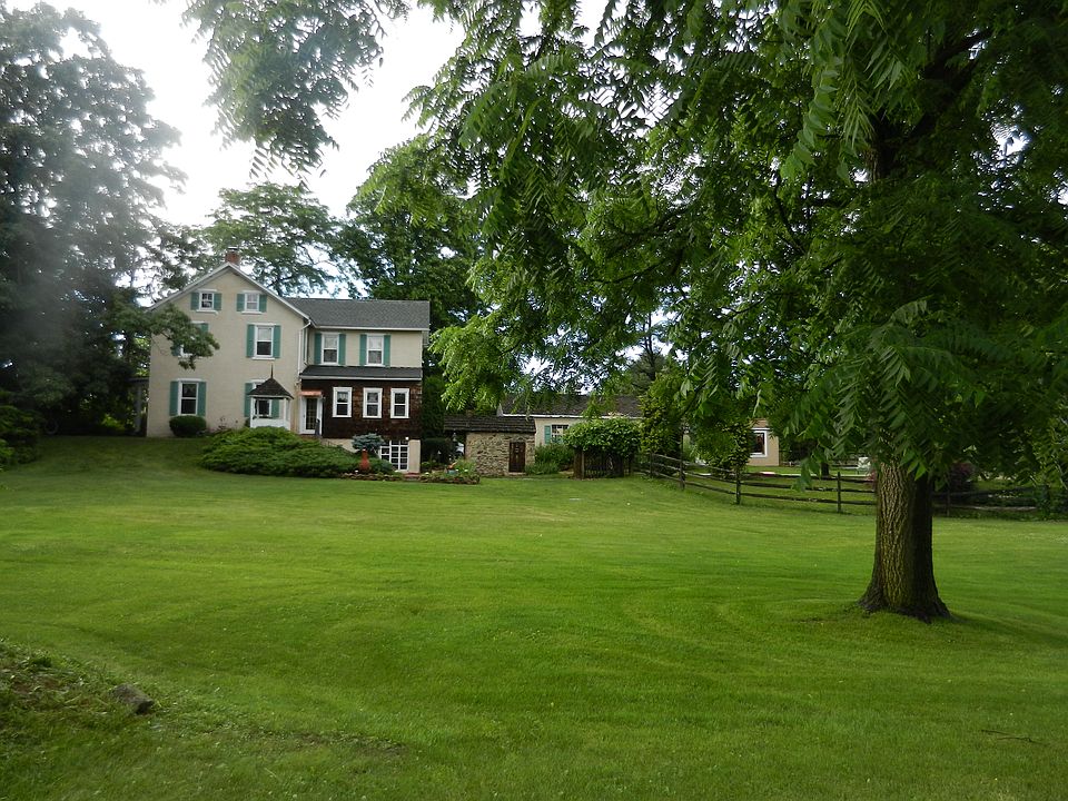 5221 Chestnut St. Emmaus, PA