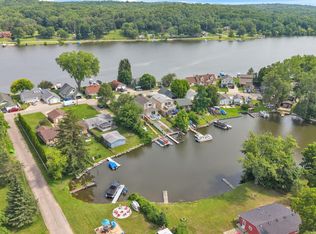 8963 Tackles Dr, White Lake, MI 48386
