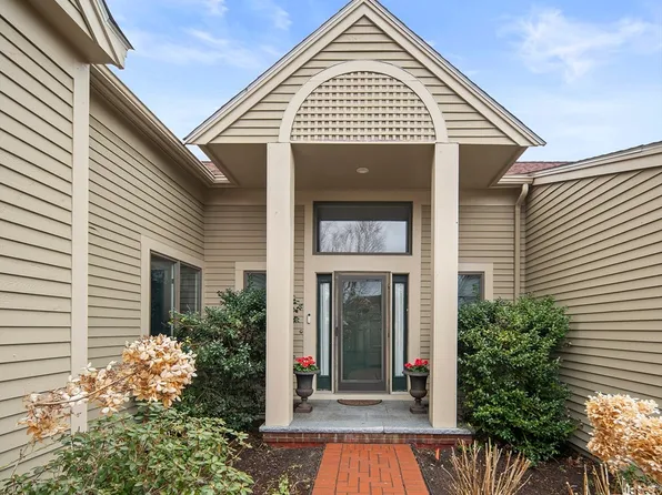 7 Wainwright Rd Unit 117, Winchester, MA 01890