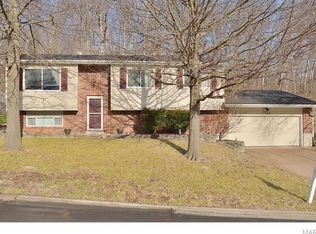 1650 Sparrow Point Ln, Fenton, MO 63026