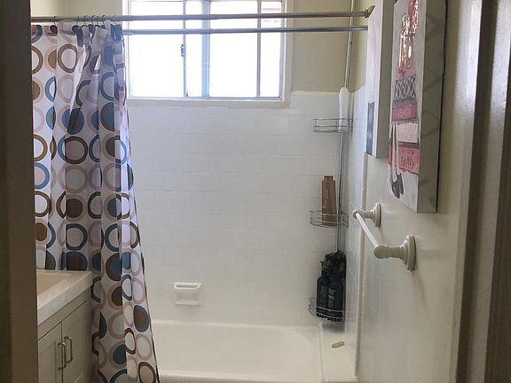 3rd image of 438 S Manhattan Pl APT 9