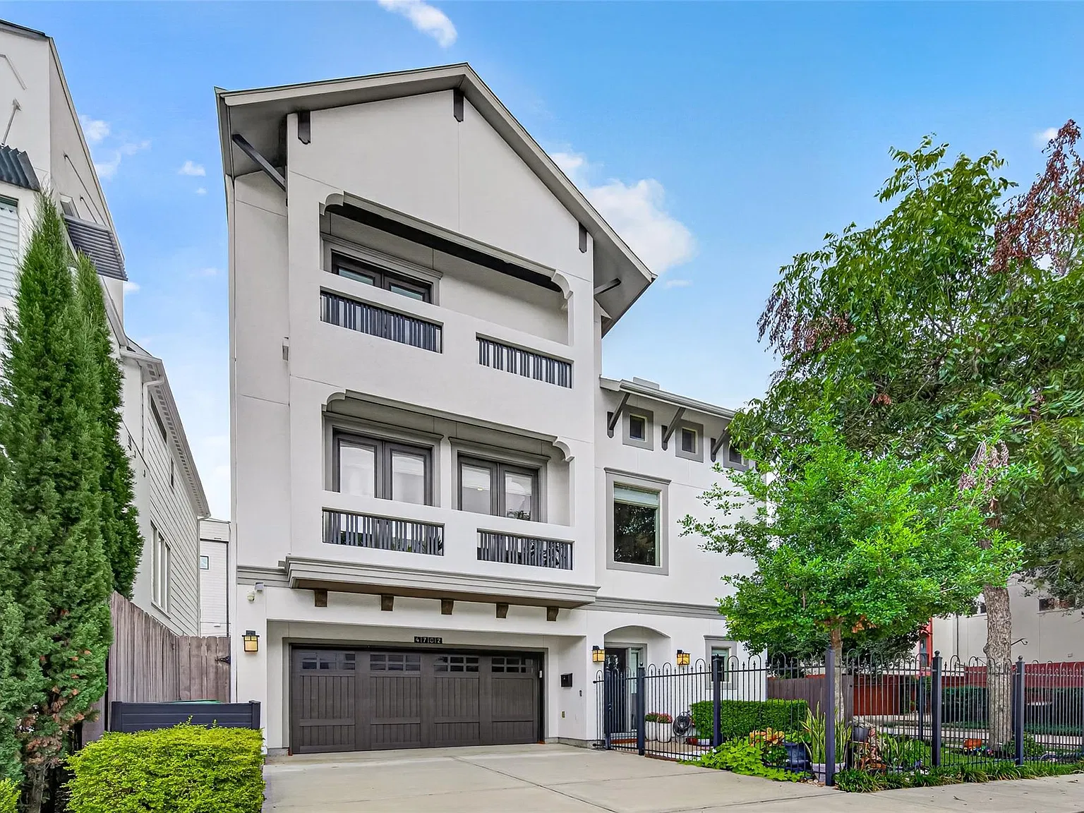 3 bed, 3.5 bath, 3225 sqft, $4,800 — Photo 1
