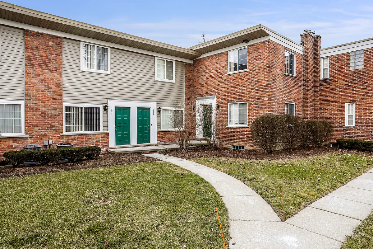 Building Photo - Maple Road Townes