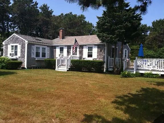 5th image of 353 Edgewater Dr E