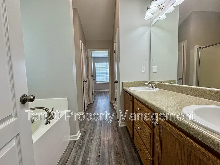 400 Gwynnes Way — Photo 20