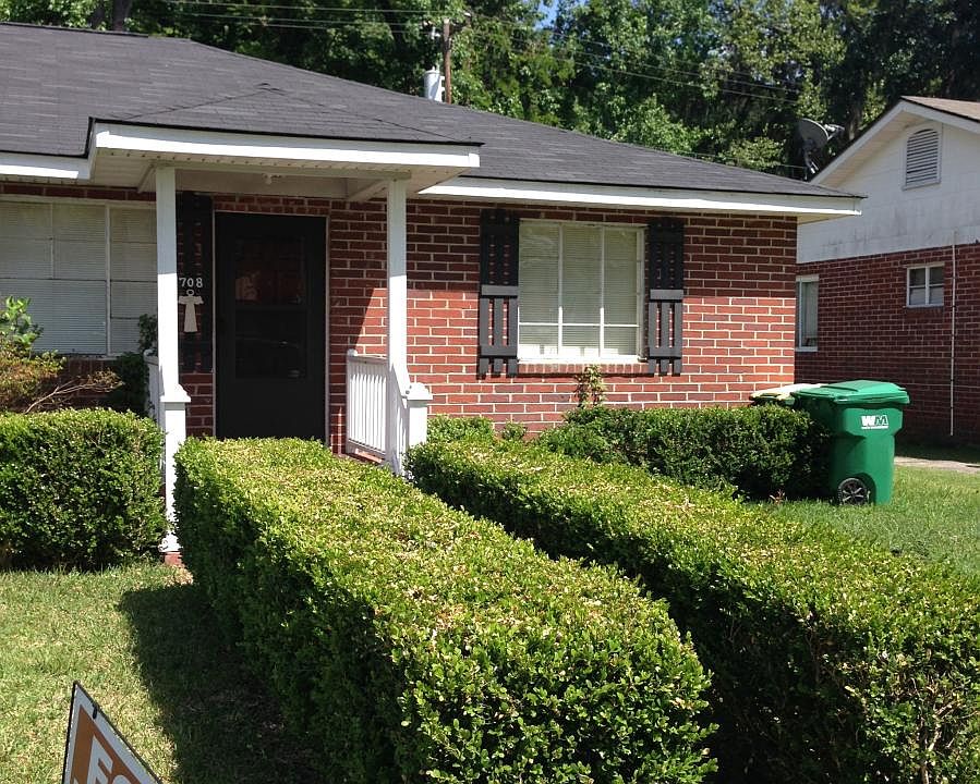 708 Covington front walk