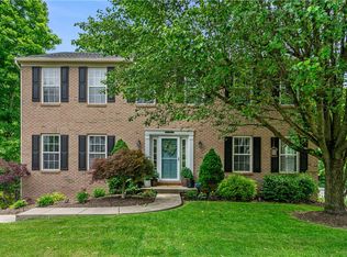 6006 Hawthorn Dr, Coraopolis, PA 15108