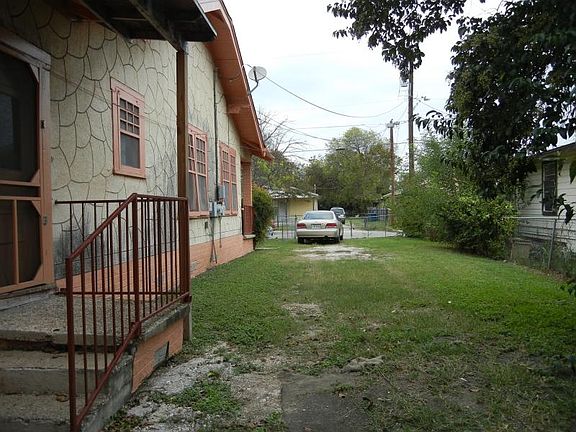 2nd image of 226 McLaughlin Ave APT 1