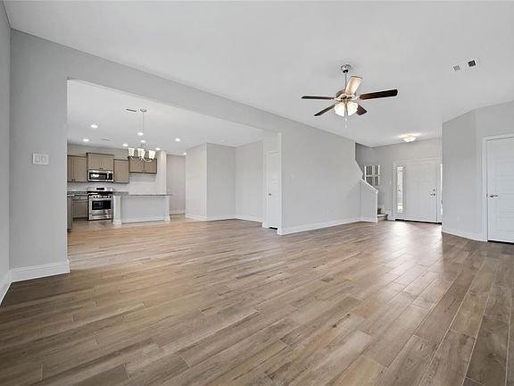 5th image of 386 Terra Vista Cir