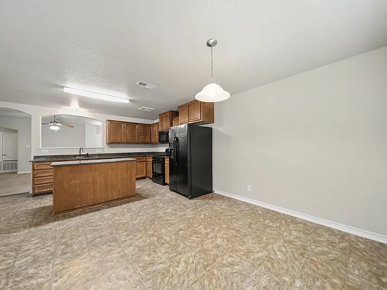 408 Bashaw Loop — Photo 5