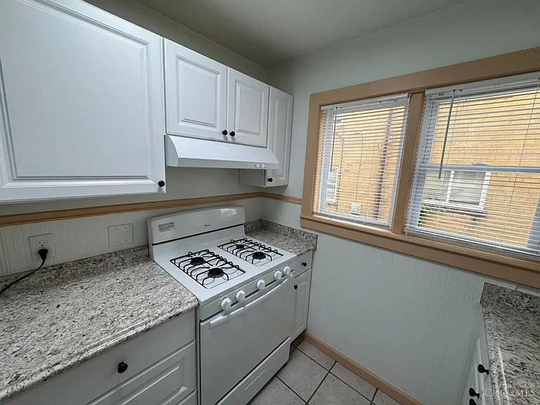 1589 Summit Rd #2 — Photo 10