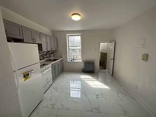 3rd image of 180 Rockaway Ave Floor 3