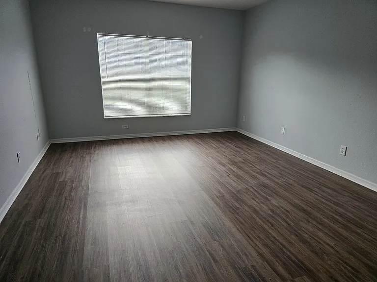 1061 Solana Cir — Photo 11