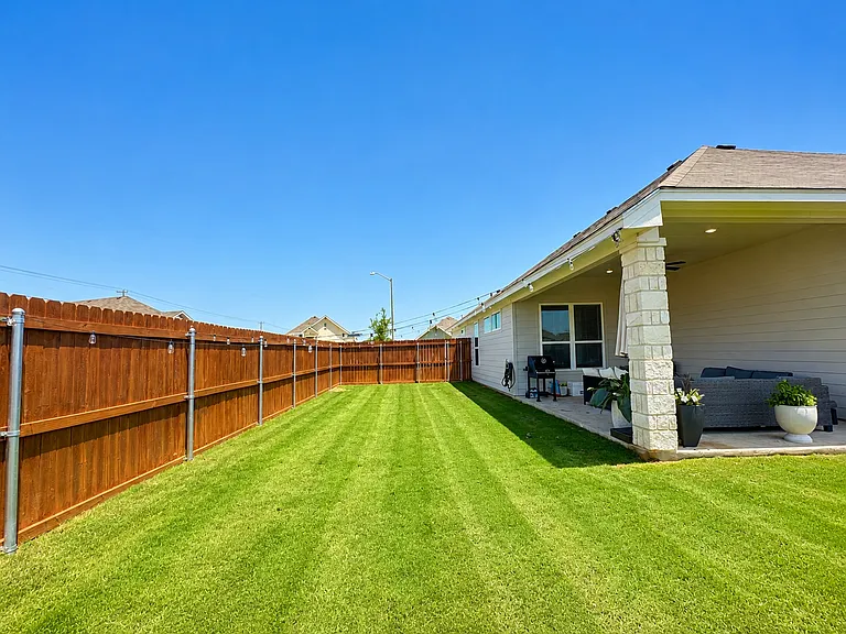8117 Smoke Creek Ln — Photo 35