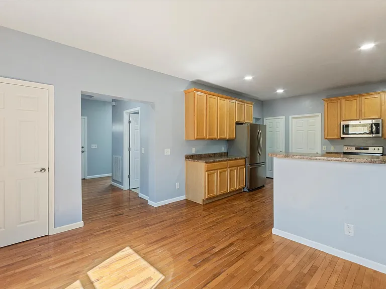 84 Poplar St — Photo 7