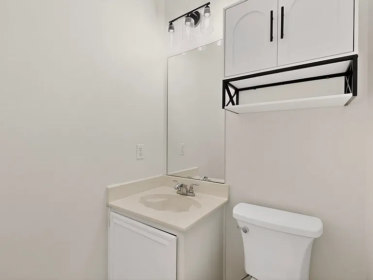 817 Edmonton Dr — Photo 32