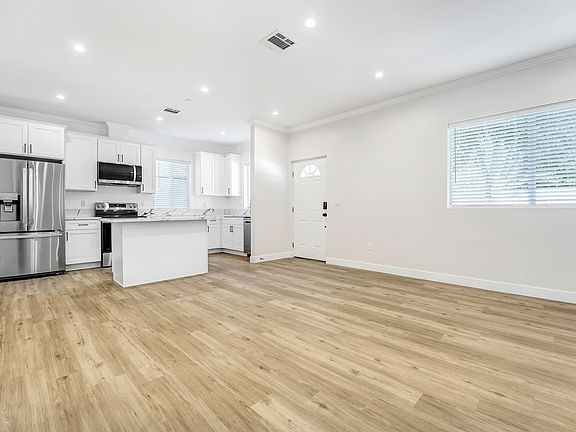3rd image of 15118 Nurmi St