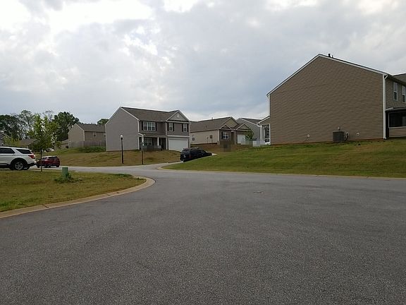 5th image of 272 Hillendale Way