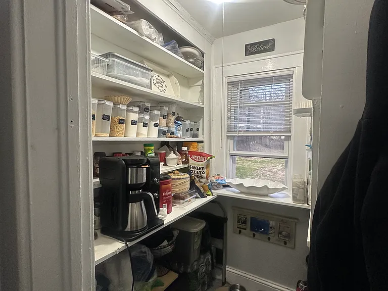 677 Thompson Ave — Photo 8