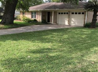 122 Nasturtium St, Lake Jackson, TX 77566
