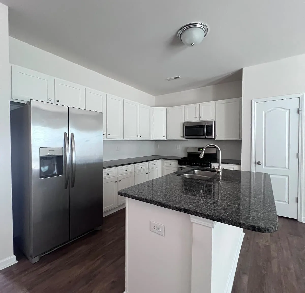3 bed, 1698 sqft, $2,000 — Photo 3