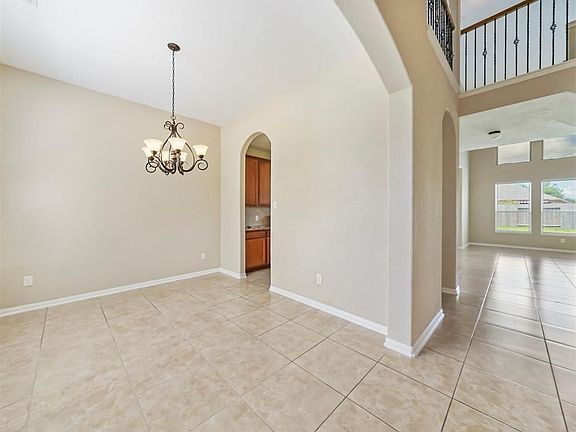 4th image of 11103 Starling Creek Dr