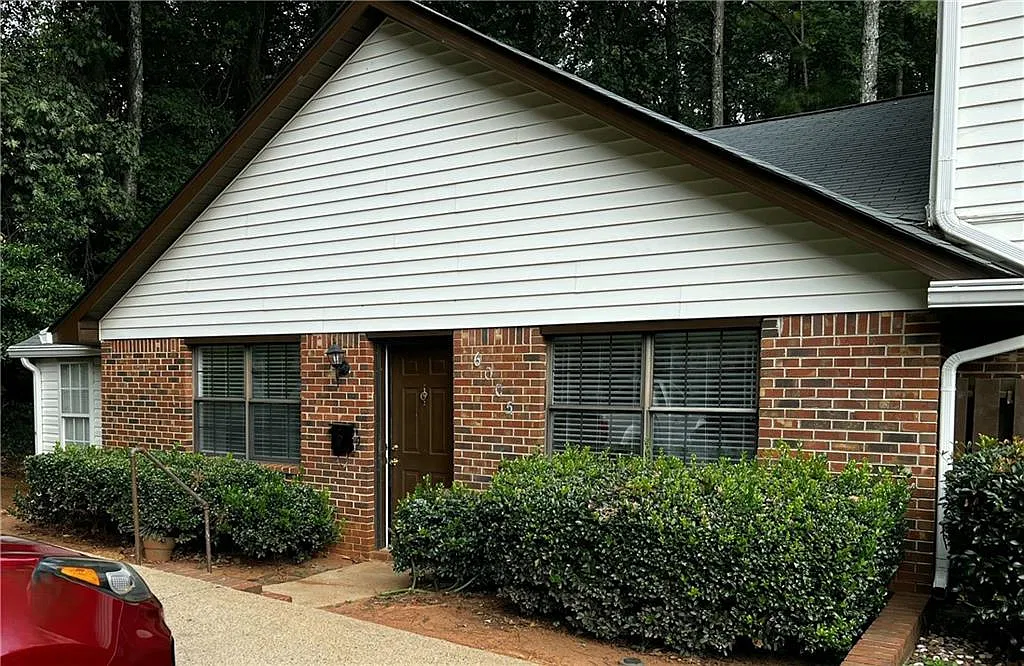 3 bed, 2.0 bath, 1440 sqft, $2,250 — Photo 1