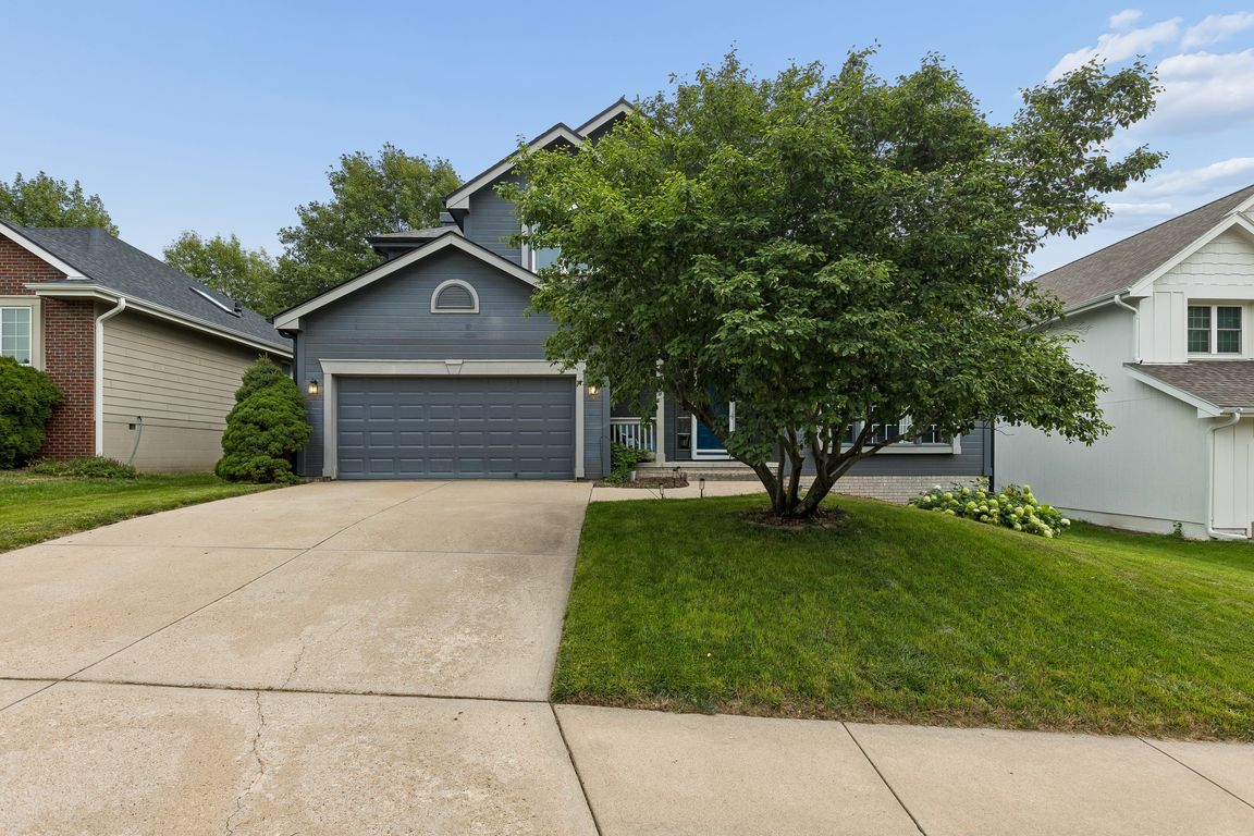 4259 N 164th St_001.jpg