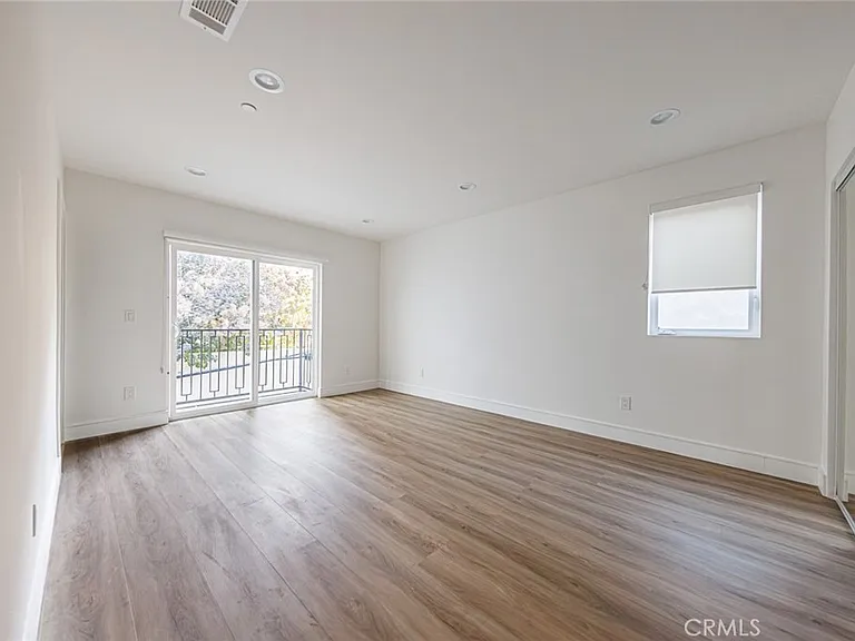1243 N Sycamore Ave — Photo 36